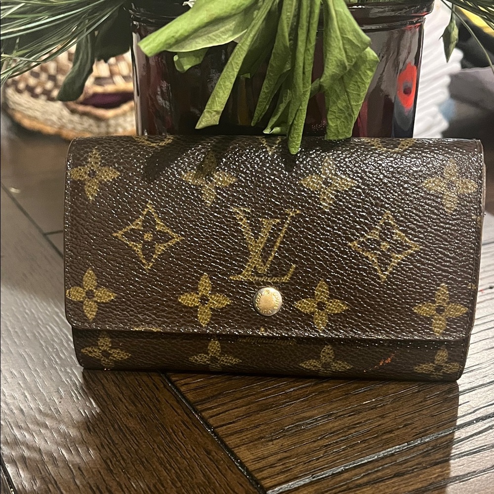 Louis Vuitton Classic Monogram Brown Wallet. Vintage